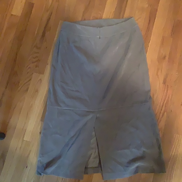 Gorgeous green midi skirt - Picture 2 of 4